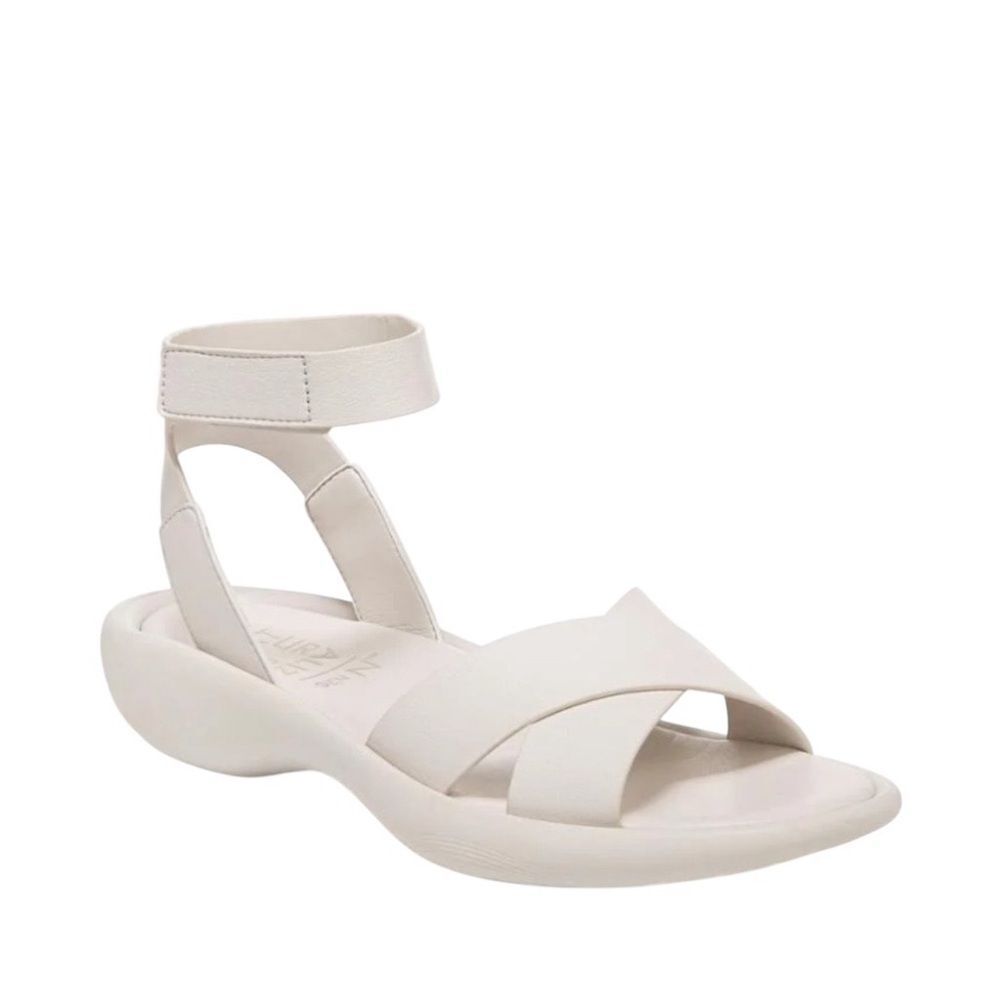 Naturalizer Genn-Climb Women's Sandals & Flip Flops Satin Pearl Size 9